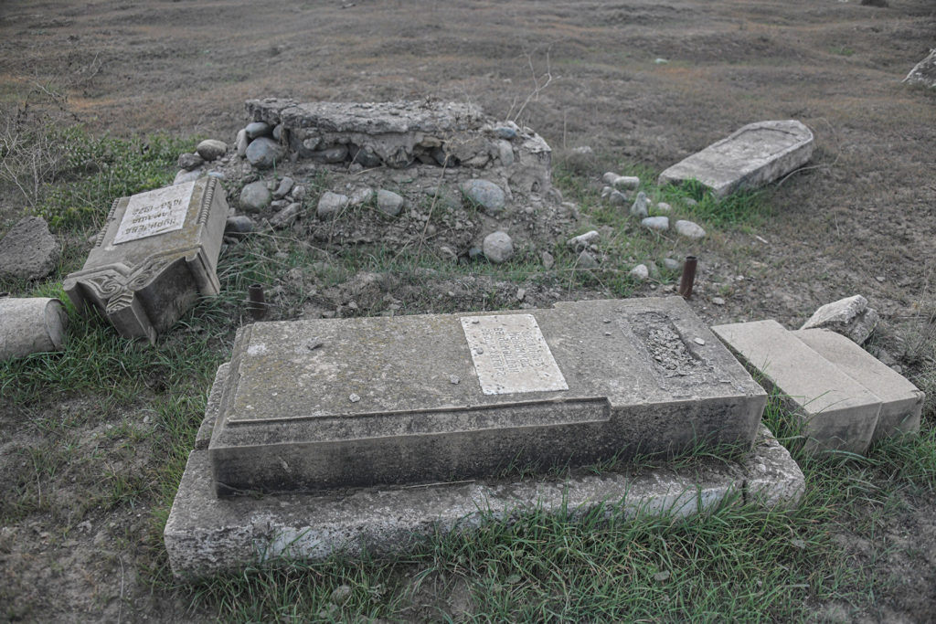 Cimetière de Fuzuli détruit par les arméniens